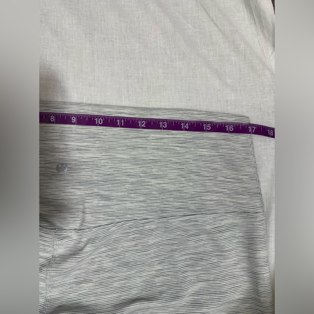 New Lululemon Align Crop *21" !!! - Picture 7 of 8